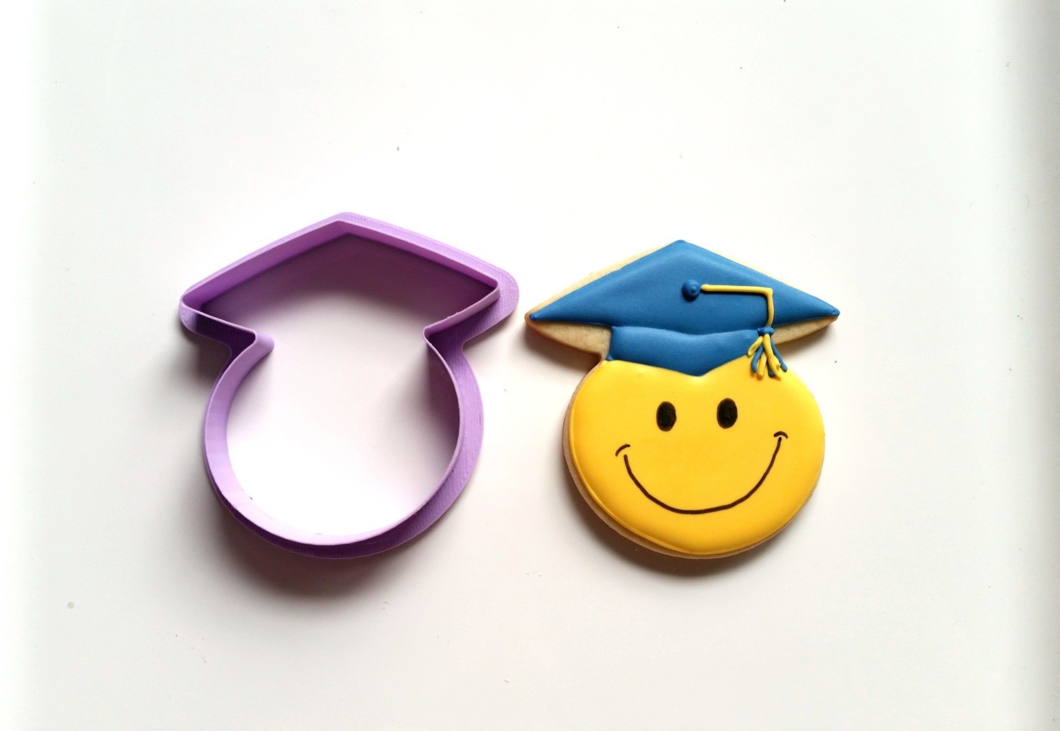 Smiley Grad 01