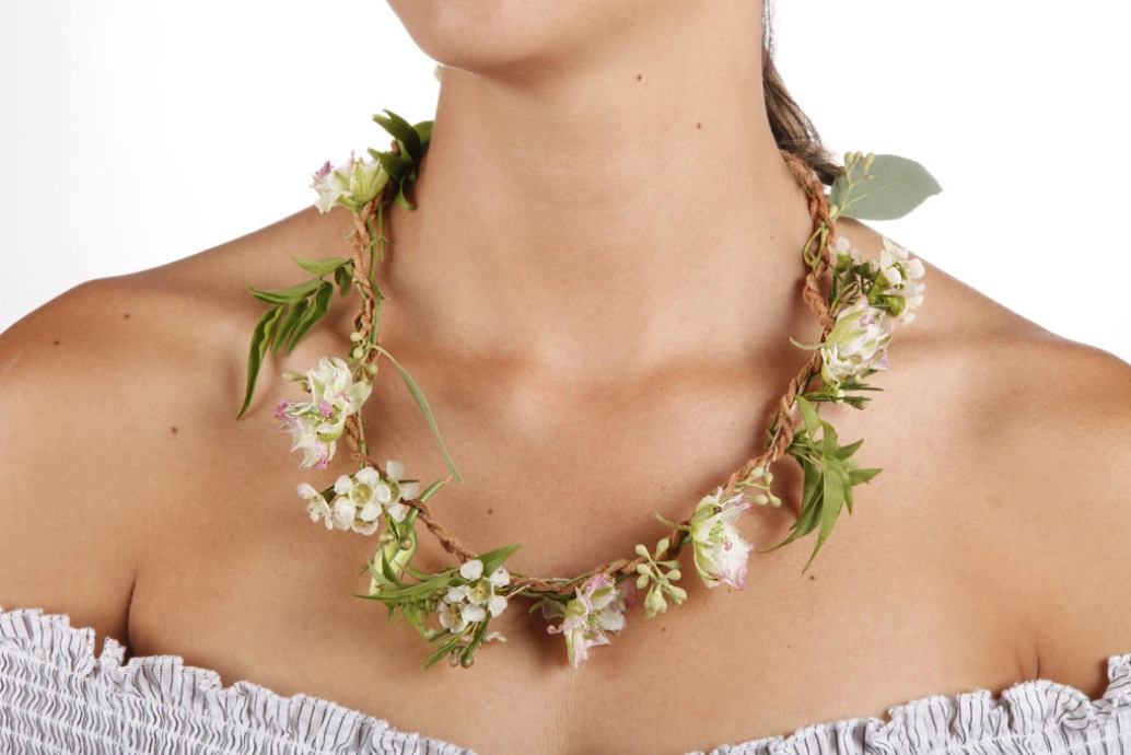 Kikkerland Huckleberry Make Your Own Fresh Flower Necklace – Store – The  Plant Foundry