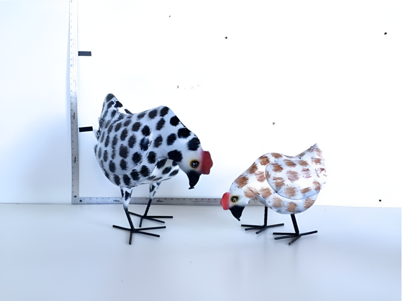 Ironworks Chicken (Bola) Pecking (L)