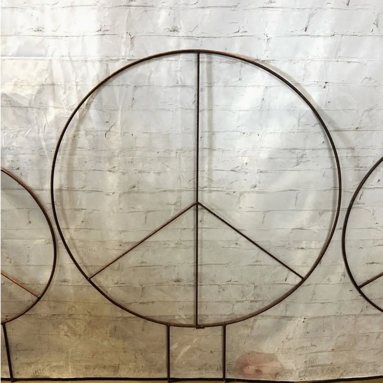 Garden Iron Wrought Iron Peace Sign Stake Steel - Natural Rust TP3-NR