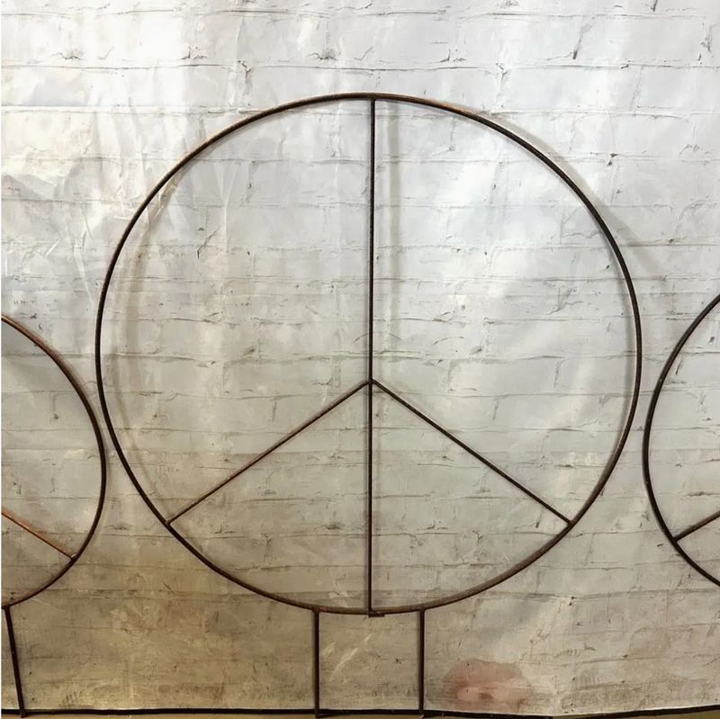 Garden Iron Wrought Iron Peace Sign Stake Steel - Natural Rust TP3-NR