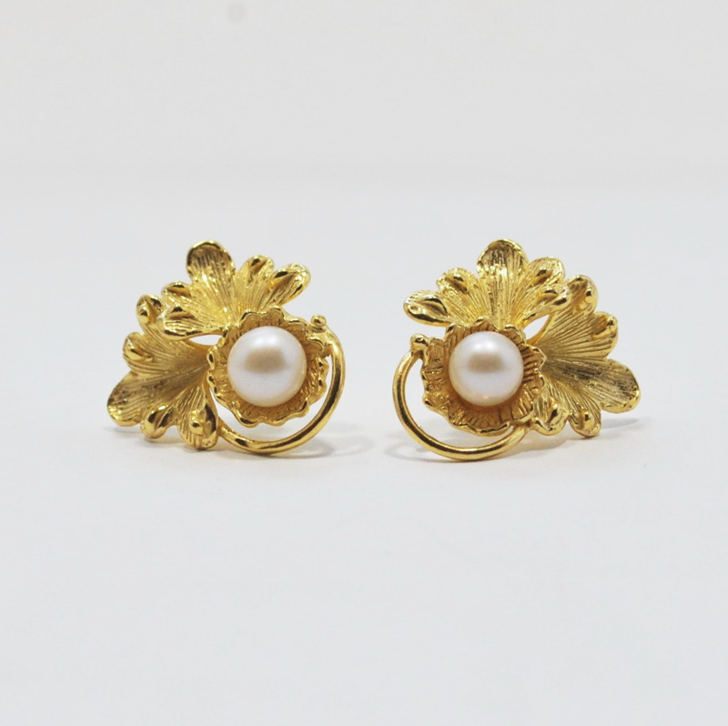 Orecchini a lobo in argento 925 dorato con perle d'acqua dolce_L15O4