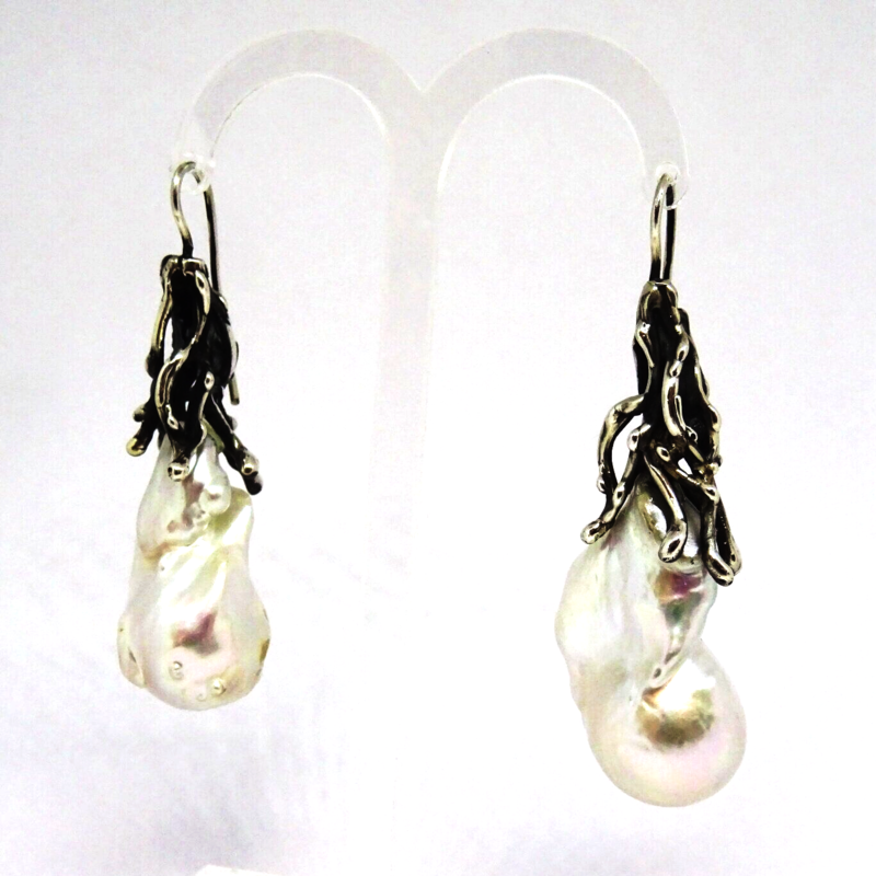 Orecchini pendenti in argento 925 brunito con perle d'acqua dolce_L34O1