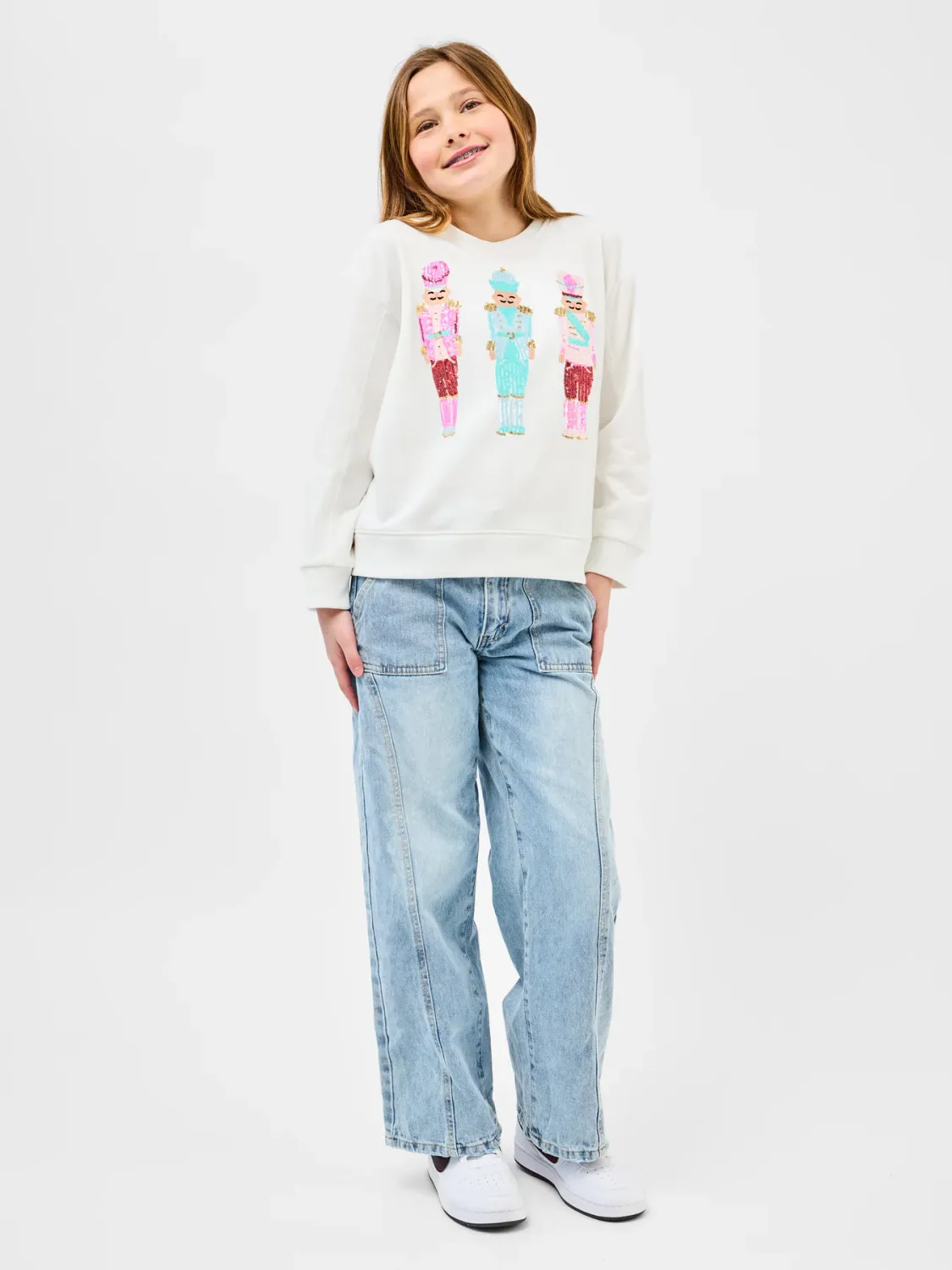 Mary Square Three Nutcrackers  Sarah Sweatshirt(Y)