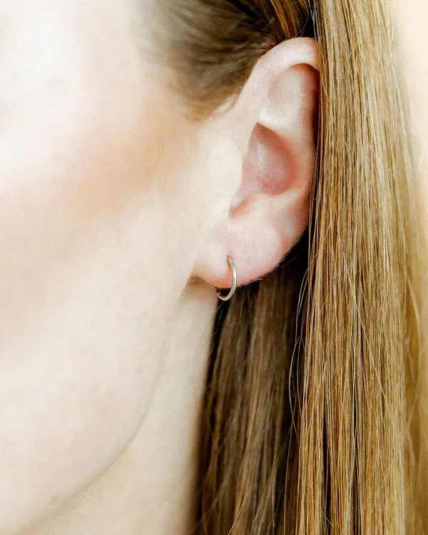 Linny Co Screwback Stud Earrings - Ava Silver 8mm