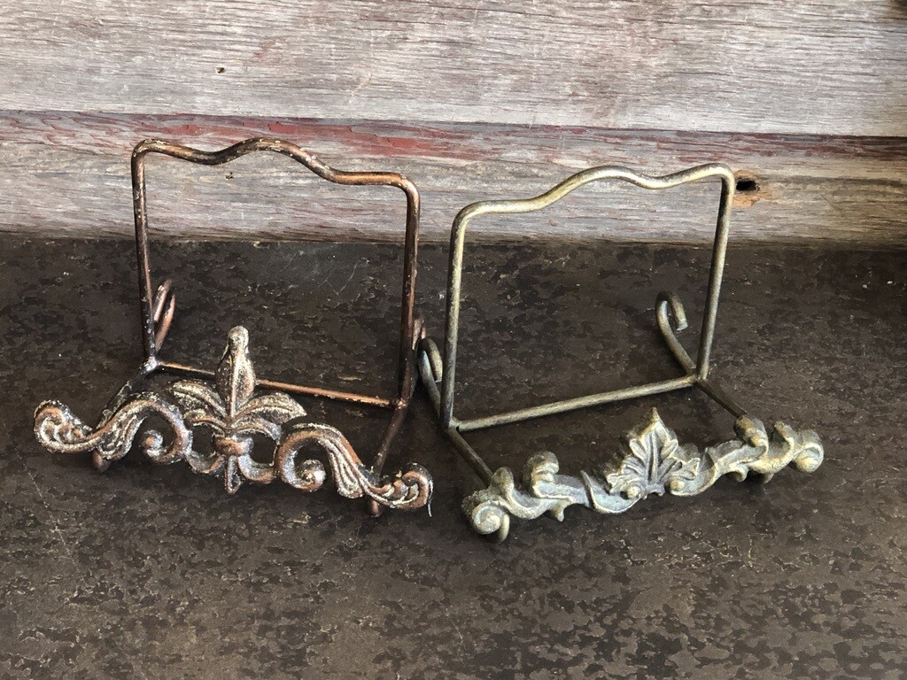 Baroque Easel