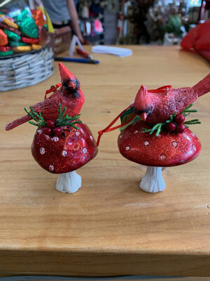 Cardinal on Mushroom Orn