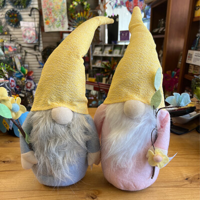 Pastel Gnome w/Flowers