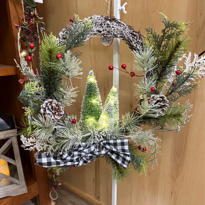 LED Bottle Brush Decorated Wreath LED Bottle Brush Decorated Wreath