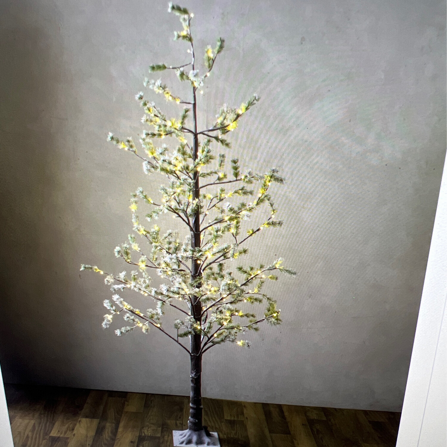 7&#39; Lighted Snowy Pine Tree