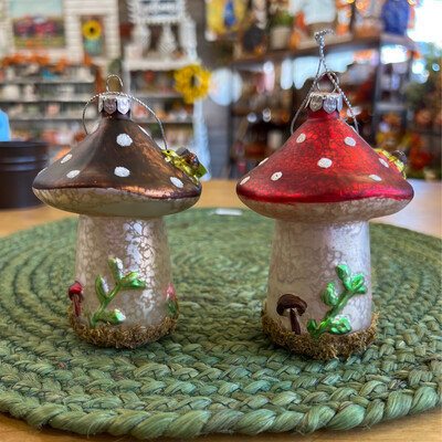 4-1/4&quot; Handpainted Glass Mushroom Ornament