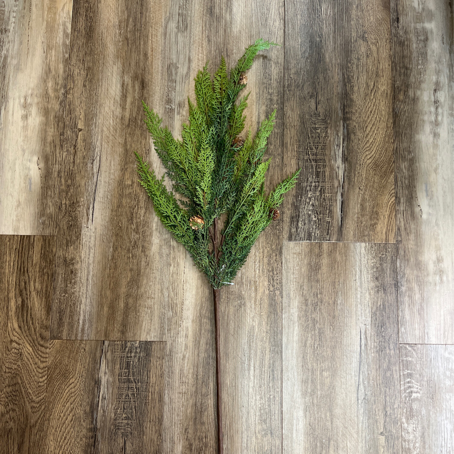 43&quot; Cedar &amp; Pinecone Spray