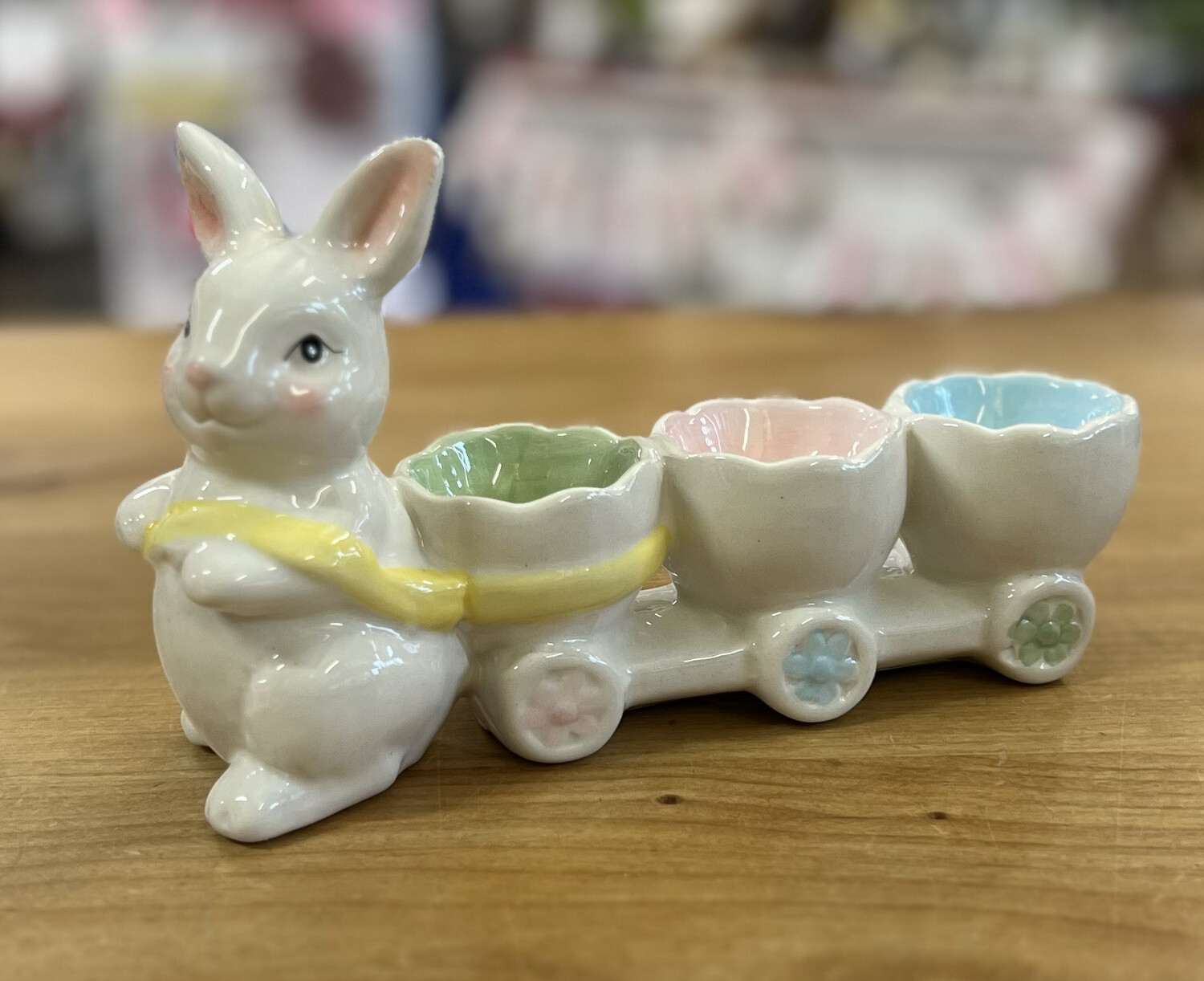 Ceramic Bunny Pulling Egg Card Decor