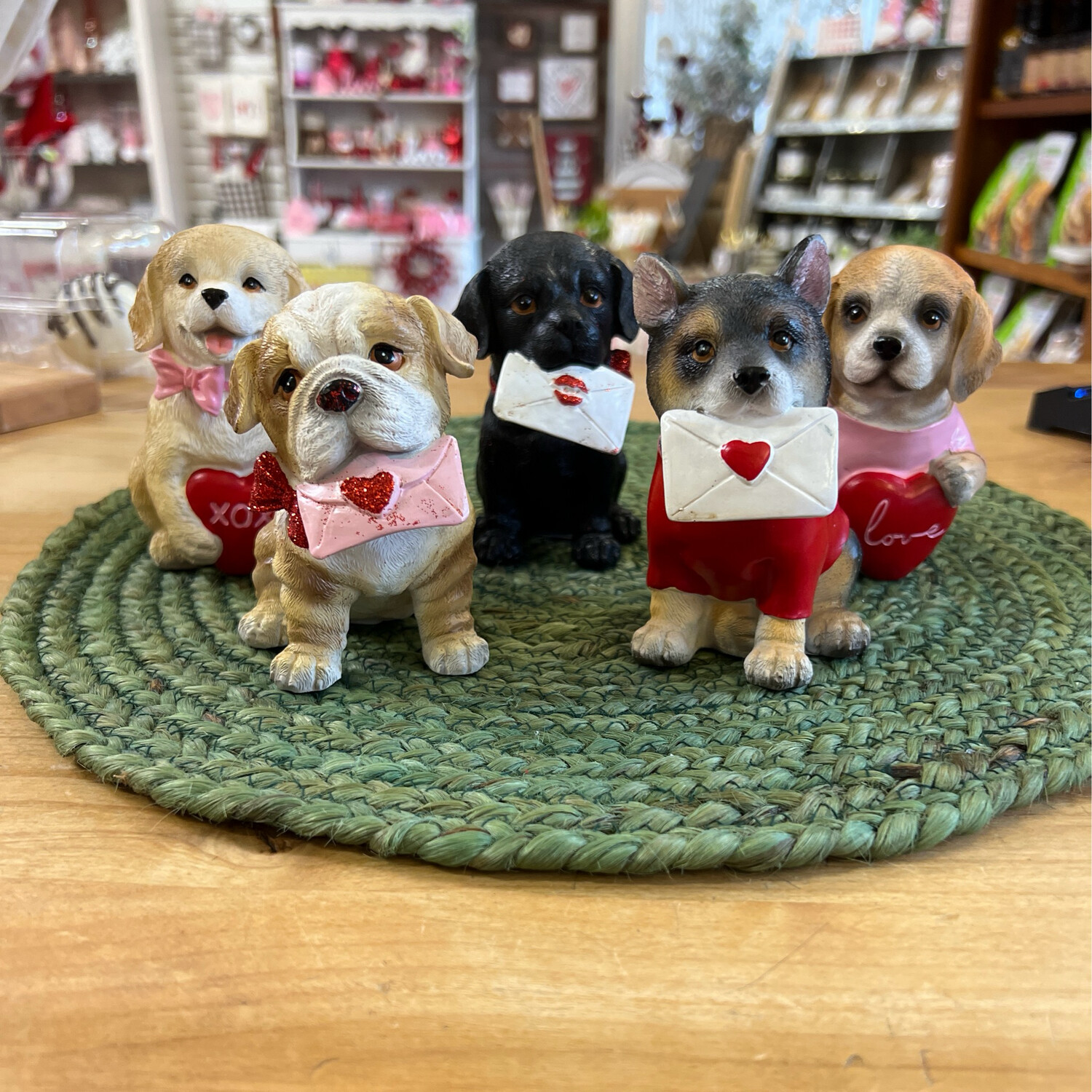5&quot; Resin Dogs Valentines