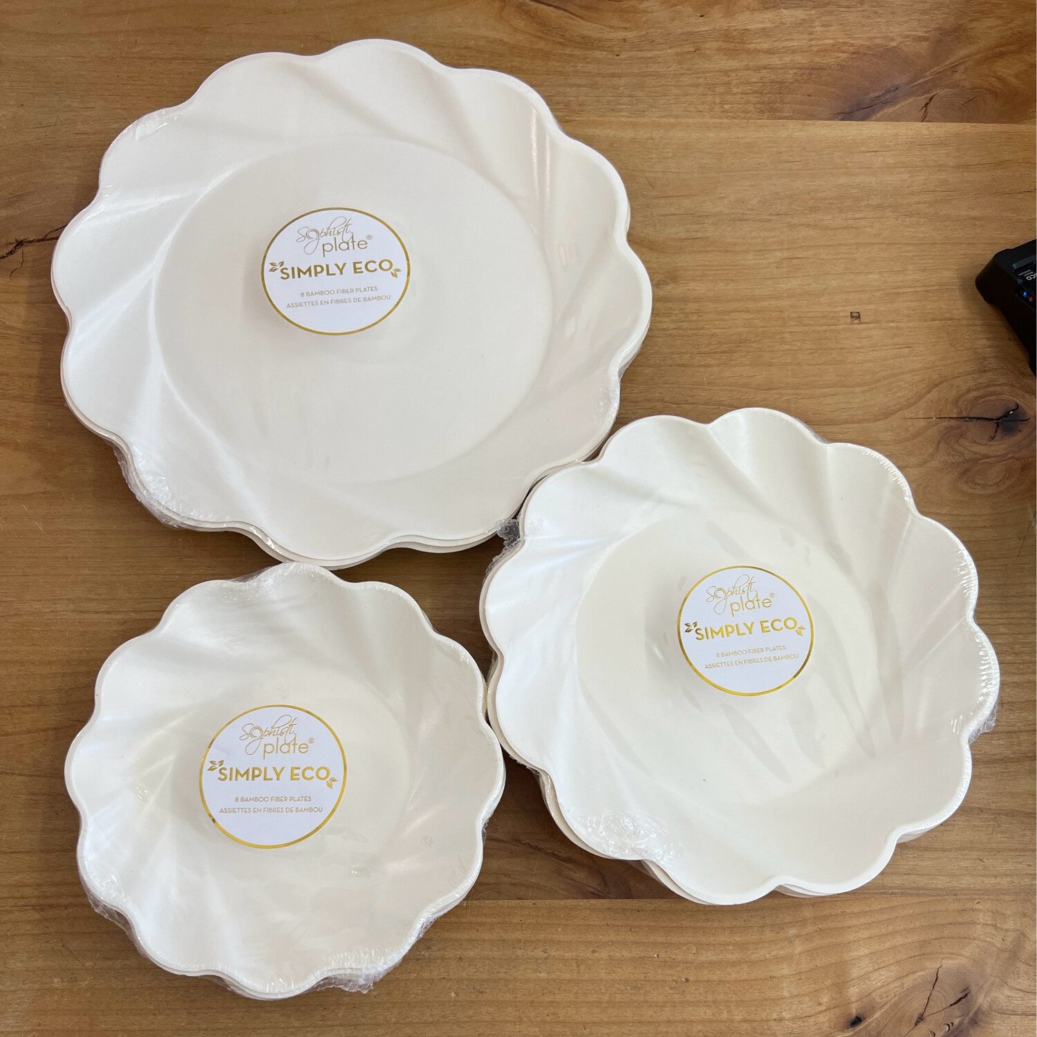 Sophistiplate Sculpted Cream Plates