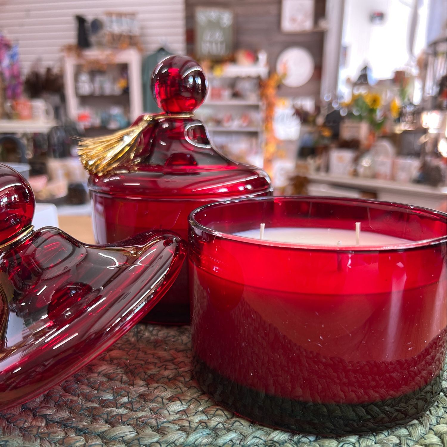 Illume Mistletoe Kisses Lidded Jar Candle