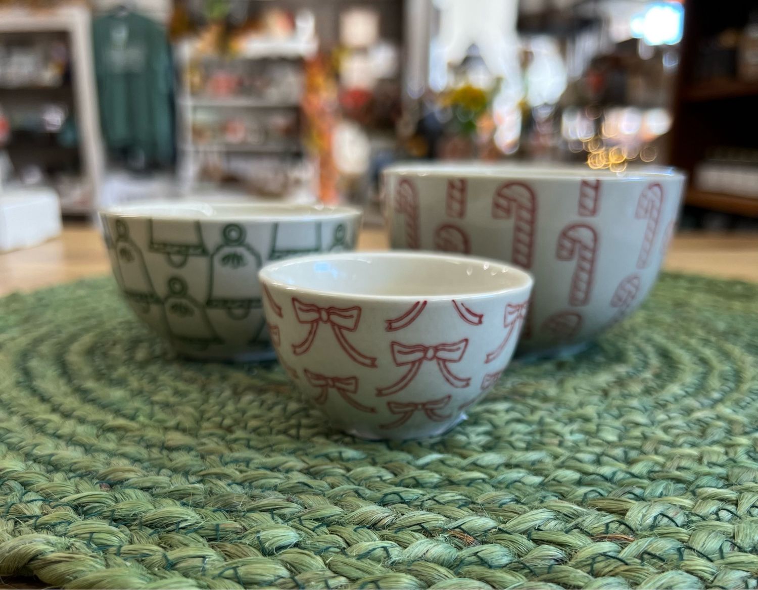 Set of 3 Nesting Holiday Bowls Set of 3 Nesting Holiday Bowls