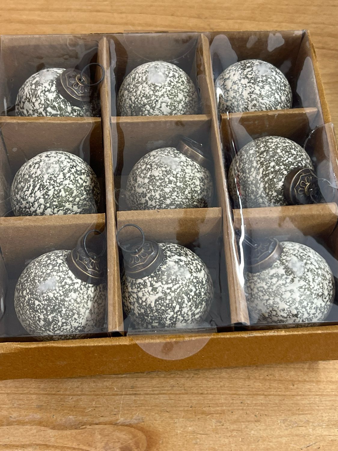 Box/12 Green &amp; White Ornament