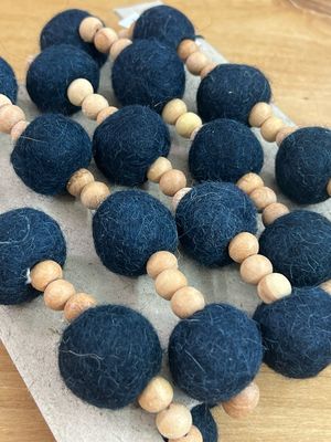 72" Wool Blue Garland 72" Wool Blue Garland