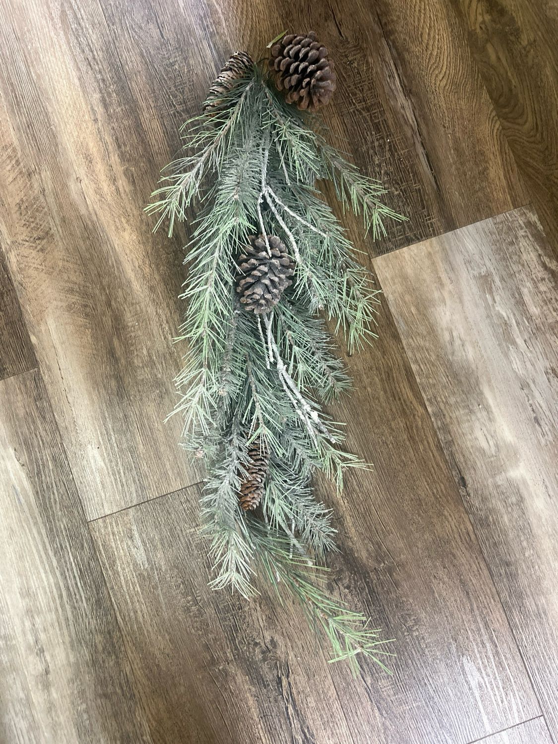 Sparkling Fir &amp; Pinecone Swag