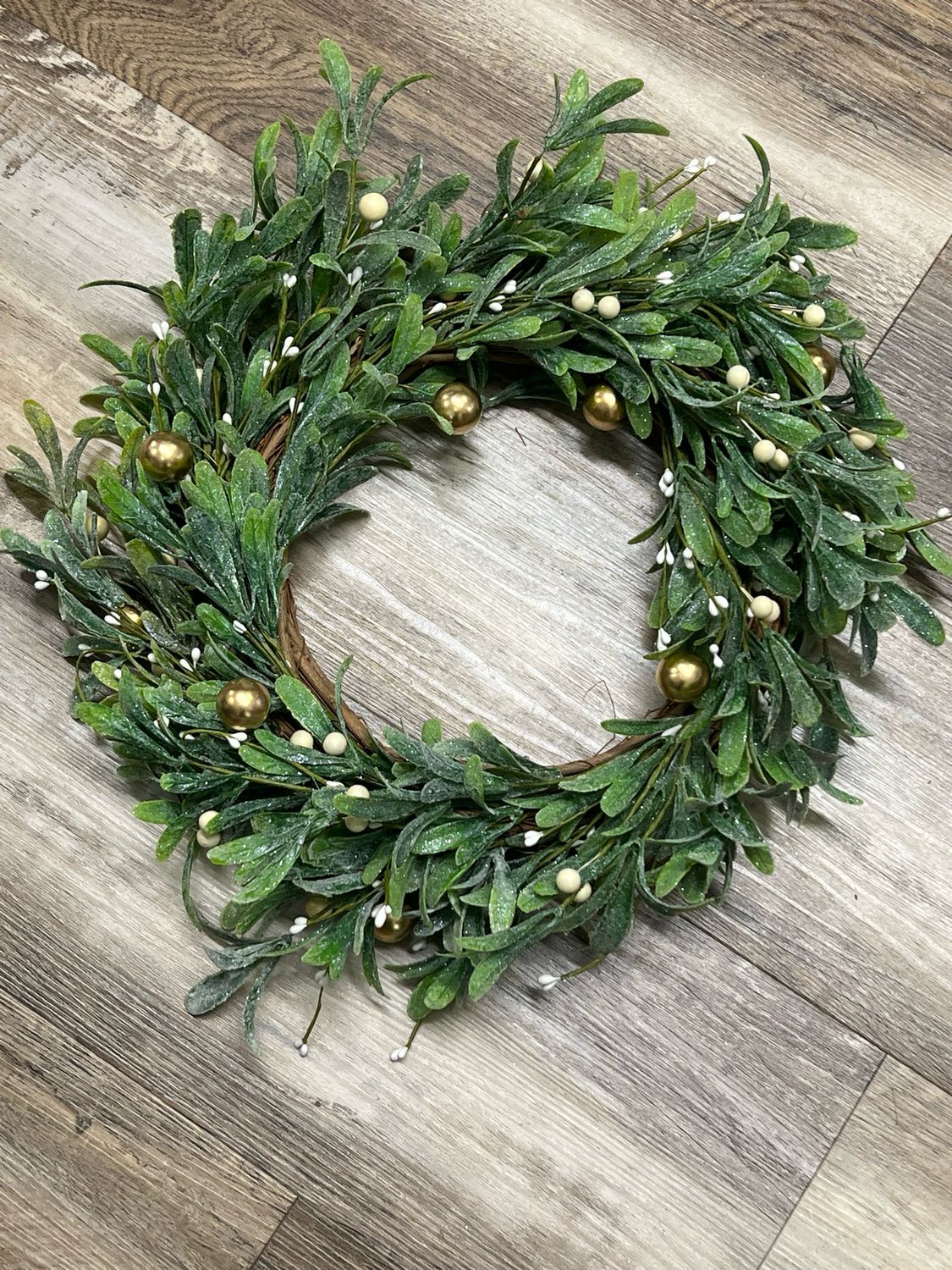 21&quot; Mistletoe Wreath