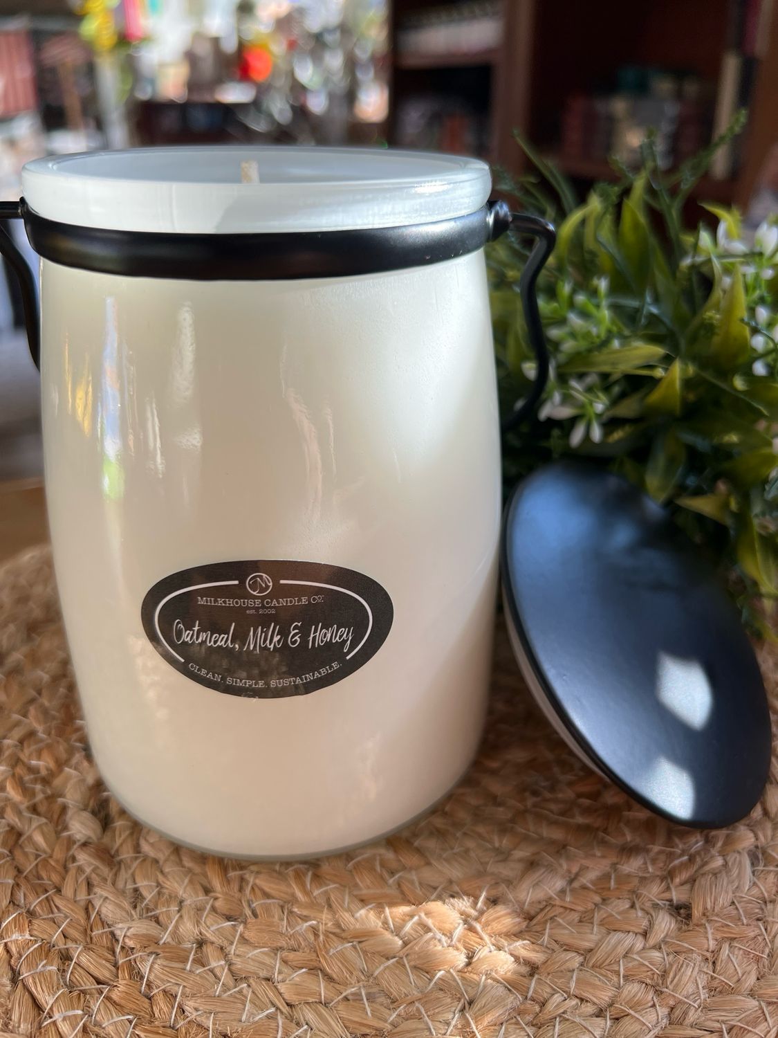 Milkhouse 22oz Creamery Jar - Oatmeal Milk & Honey Milkhouse 22oz Creamery Jar - Oatmeal Milk & Honey