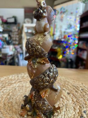 8-1/2" Acorn Stack w/Squirrel