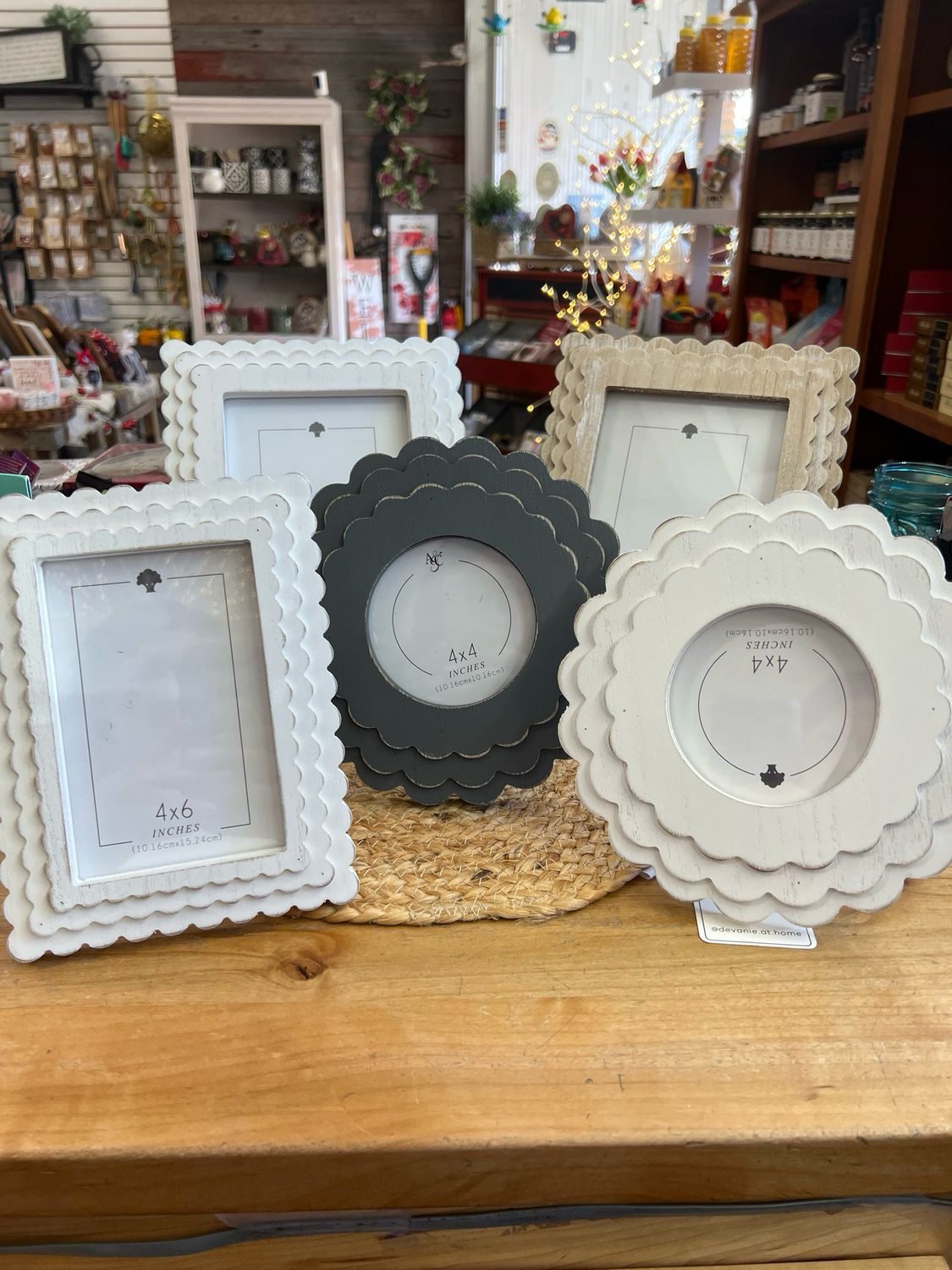 Whitewash Scallop Frame Whitewash Scallop Frame