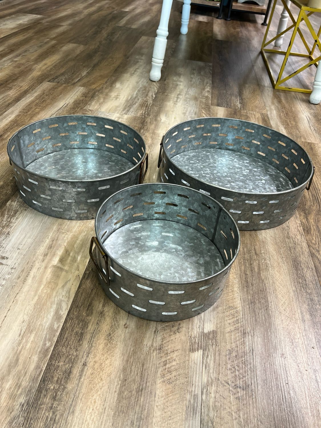 Punched Metal Round Tray Punched Metal Round Tray