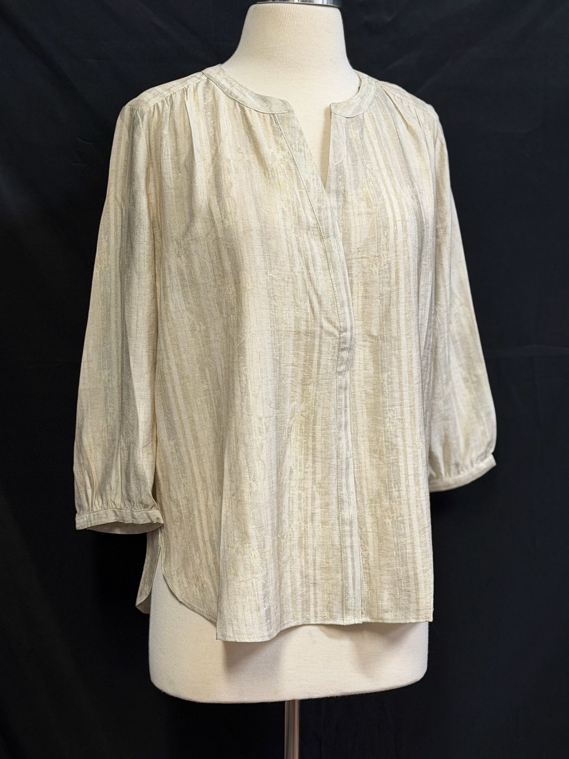 V-Slit Shadow Print Top