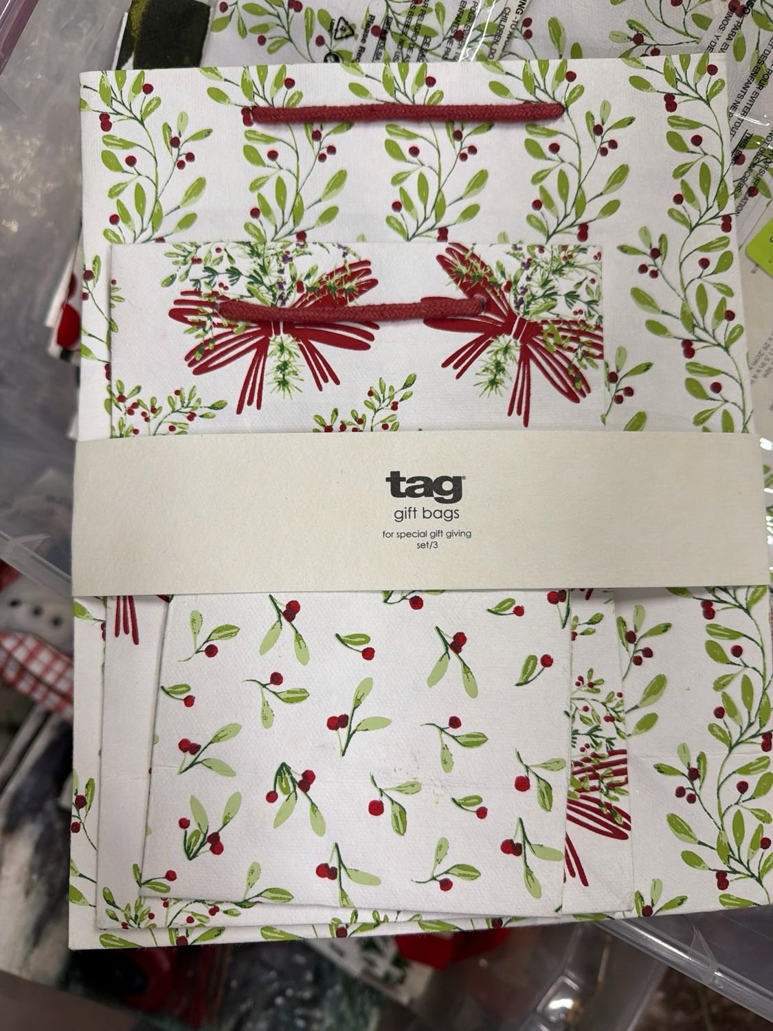 TAG Winterberries Gift Bag Set/3