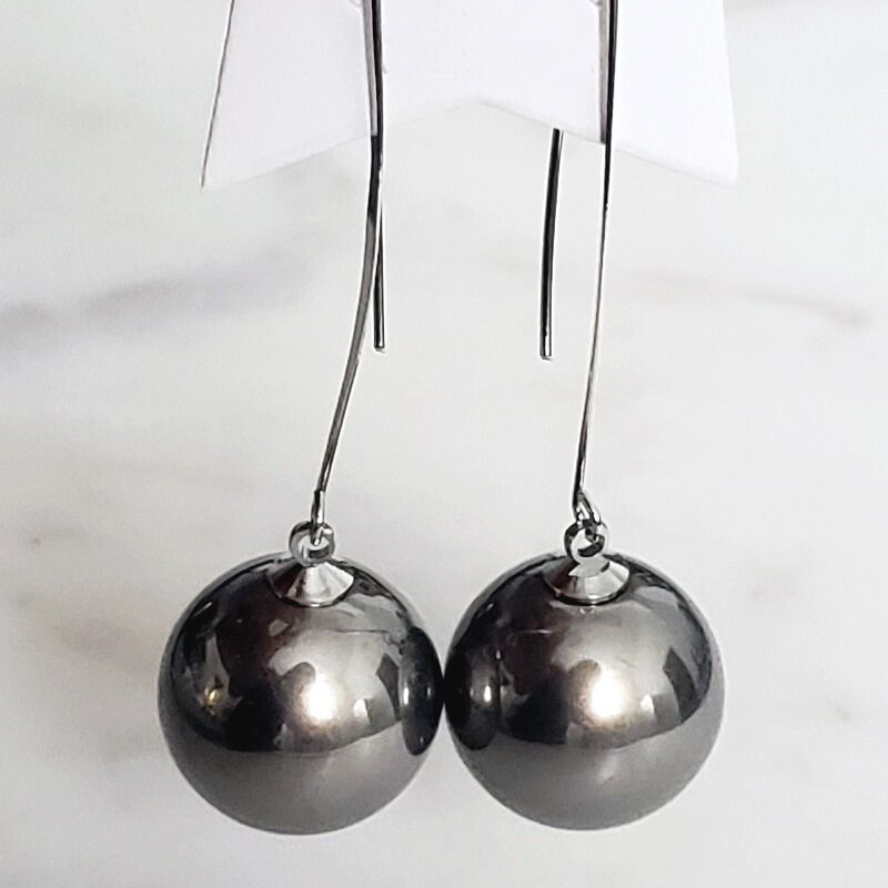 PEARL HOOK EARRINGS GREY