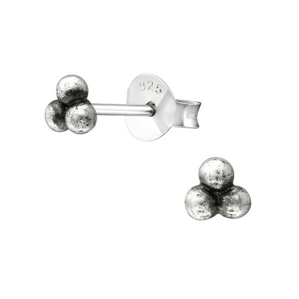 P39-22 Sterling Silver 3 Dot Cluster Posts