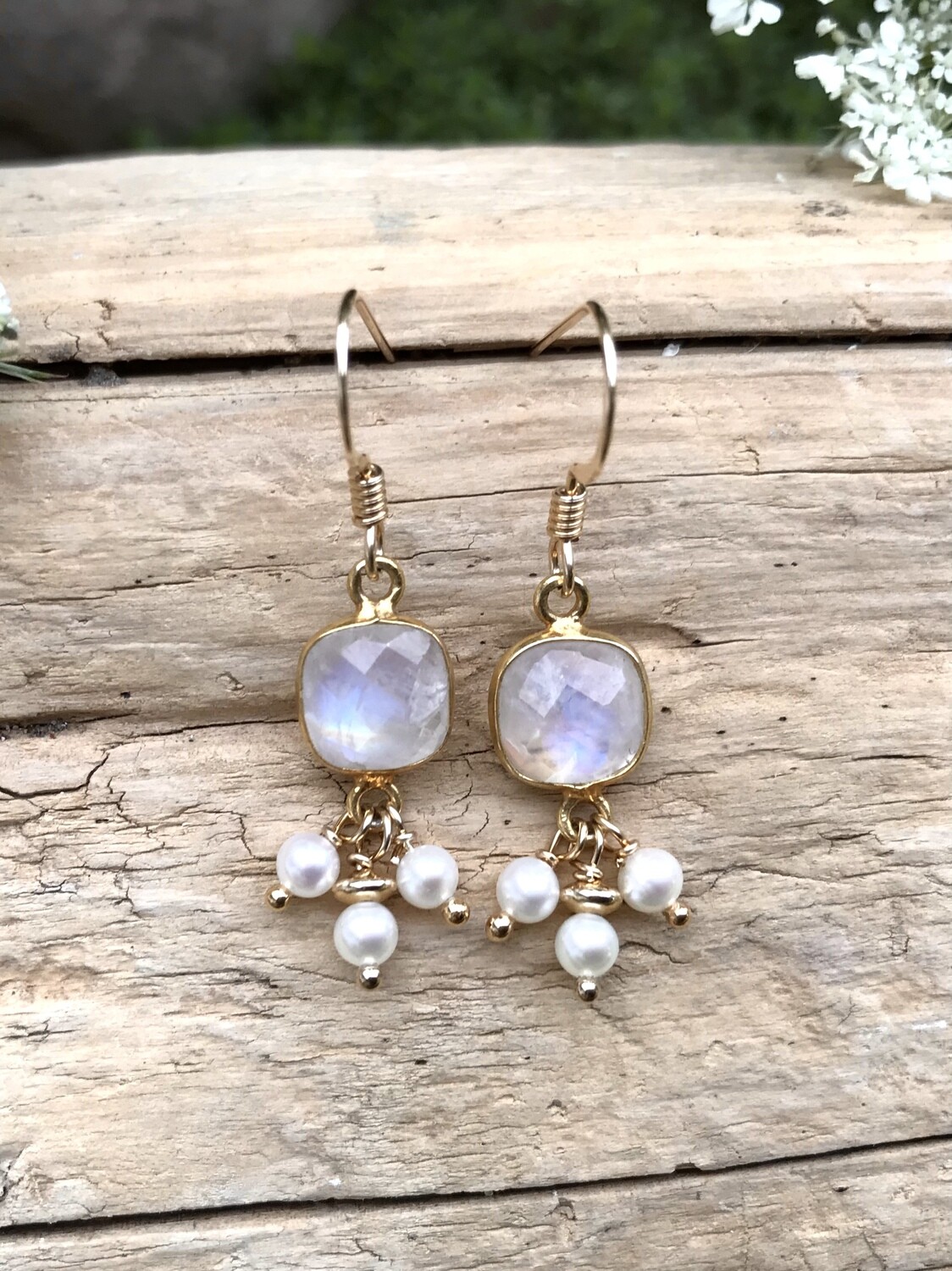 Moonstone & Pearl Aphrodite Earrings - GDFDLKE2
