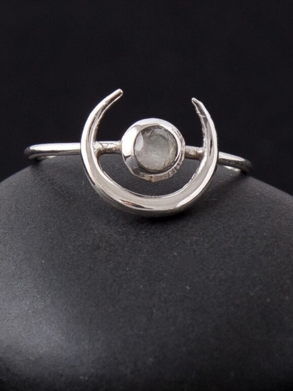 Sterling Silver Moon + Moonstone Ring - RB16