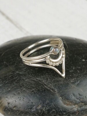 Sterling Silver Dot Chevron Labradorite Ring RB17