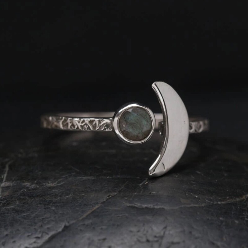 Sterling Silver Labradorite Moon Ring - RB34
