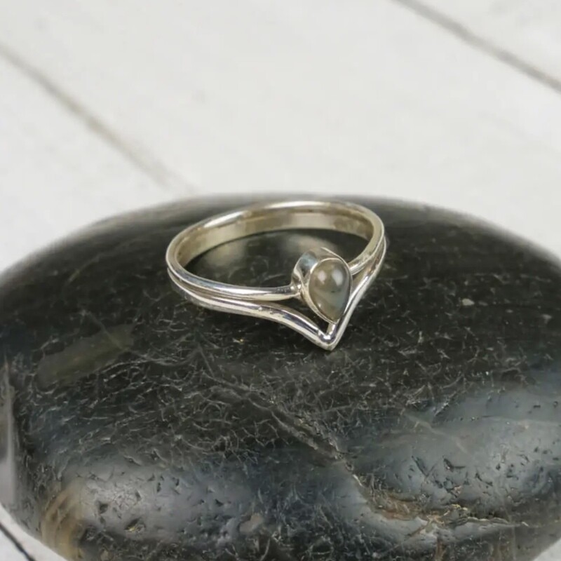 Sterling Silver Labradorite Chevron Band - RB43