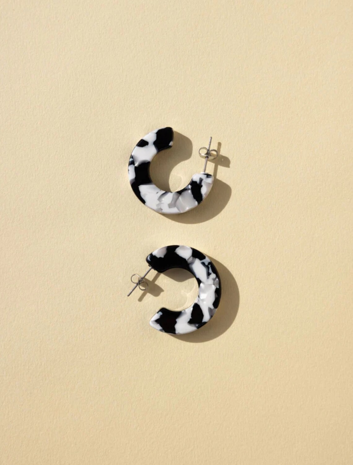 Ray Acetate Hoop Earrings - Black & White