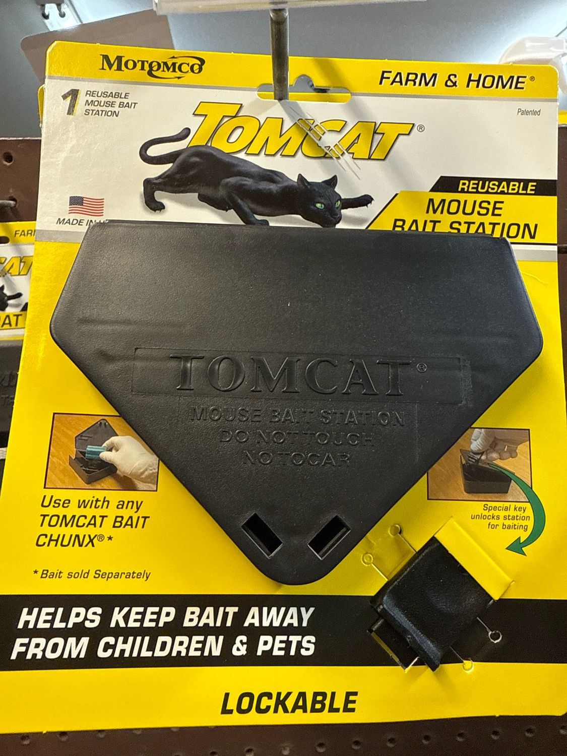 Tomcat Triangle Mouse Bait Station