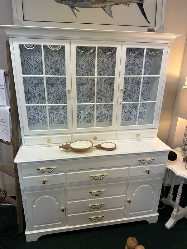Curved Glass Hutch