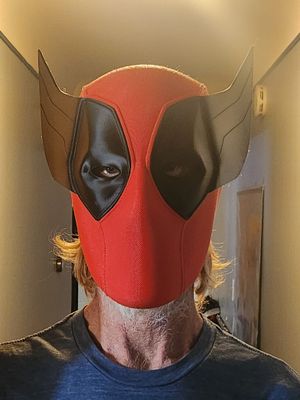 "polverine" Deapool and Wolverine Fan Art Helmet wearable!!!!