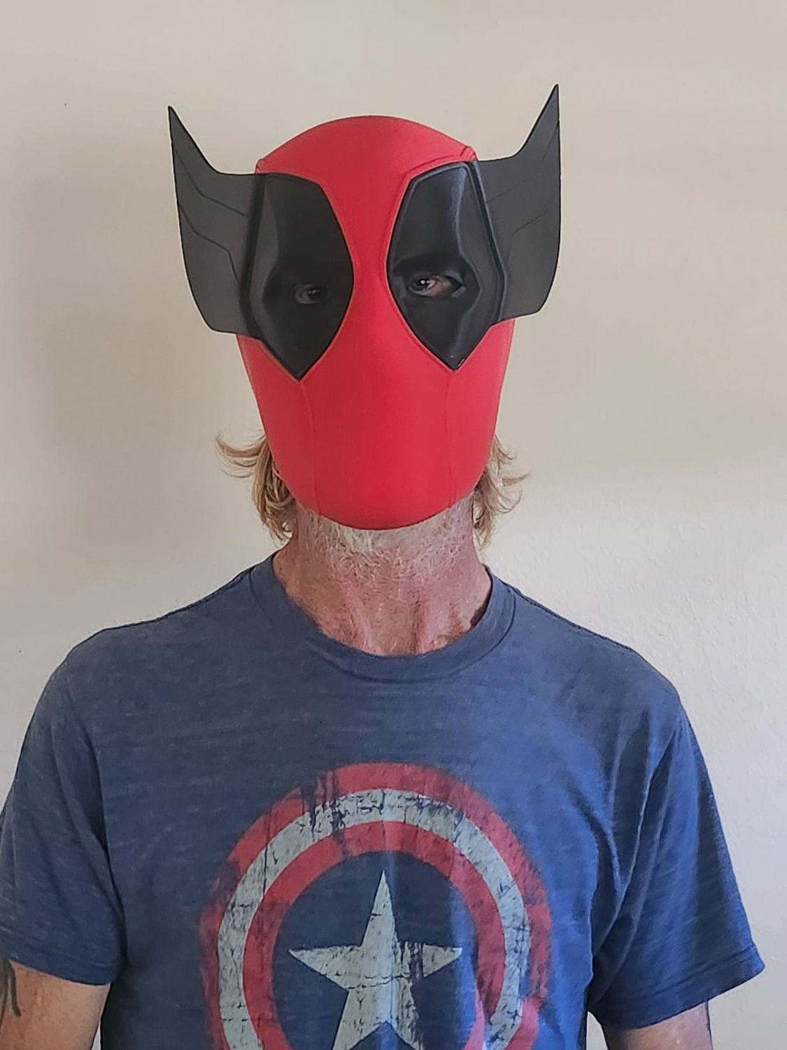 "polverine" Deapool and Wolverine Fan Art Helmet wearable!!!!