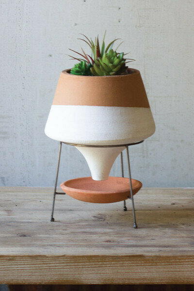 Sm White Dipped Terracotta Funnel Planter w/Wire Base Sm White Dipped Terracotta Funnel Planter w/Wire Base