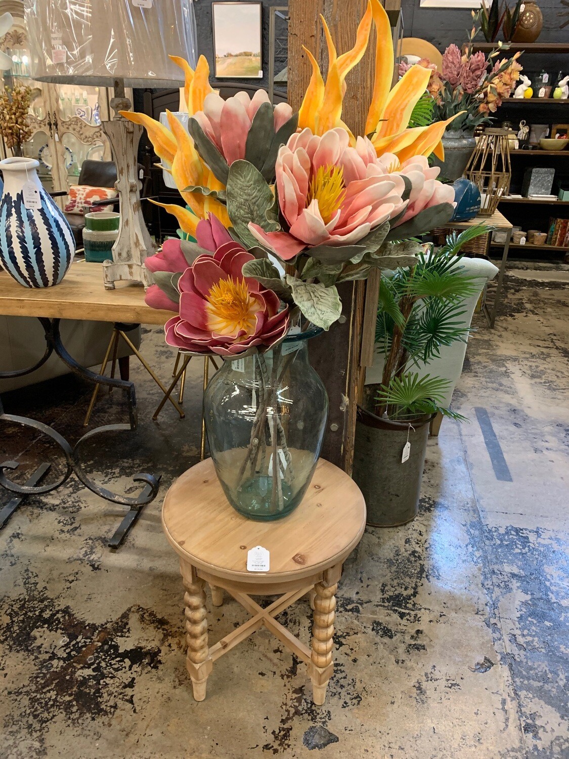 Sm Round Wooden Side Table with Turned Legs