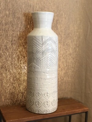 Relief Vase - White - XL