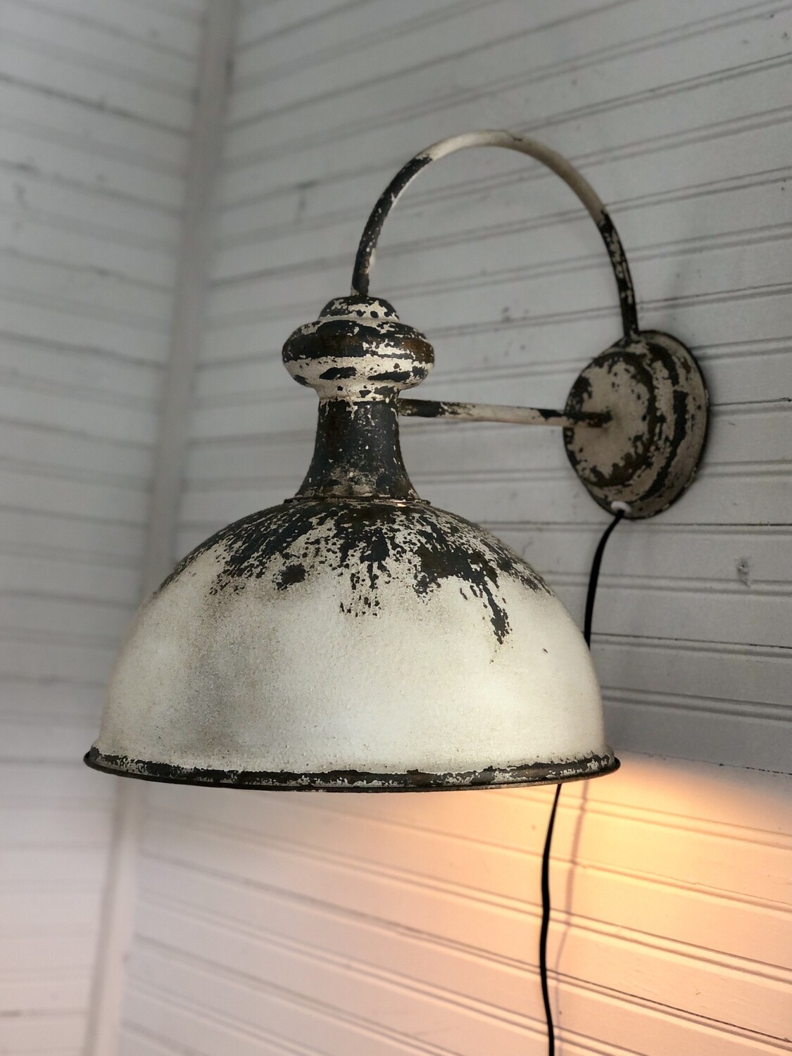 Distressed Wall Sconce Lamp 13.5&quot; x 16&quot; x 17&quot;t