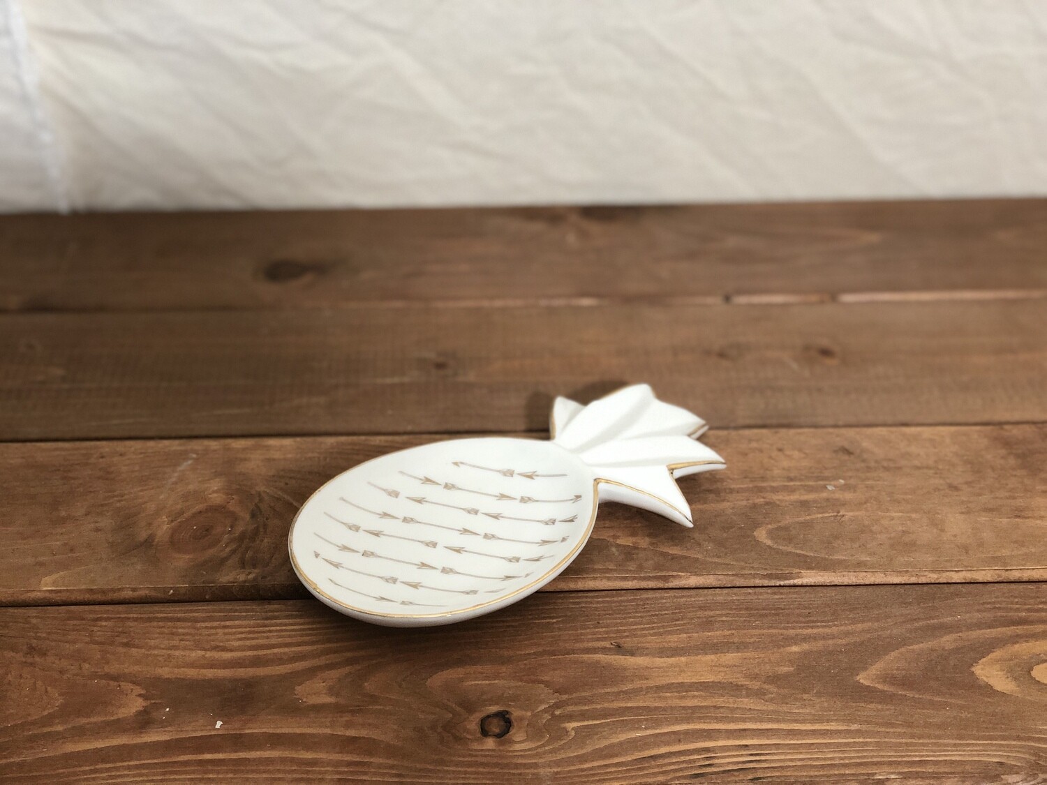 Cer White Pineapple Dish 6.5"