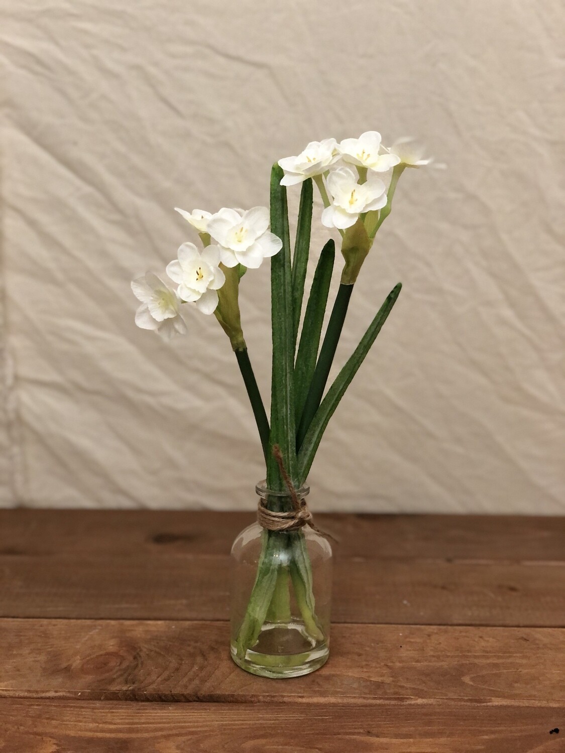 Narcissus in Glass Vase White 11" Narcissus in Glass Vase White 11"