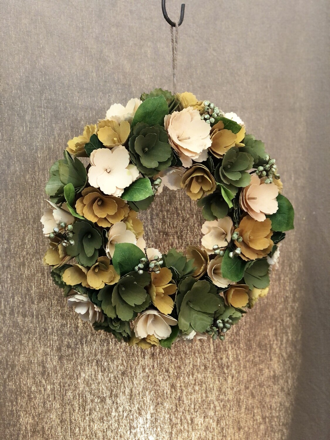 Wood Chip Flower Wreath 13.7&quot;